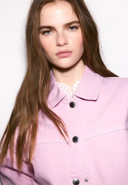 Джинсовая куртка с накладными карманами- Заказать в России