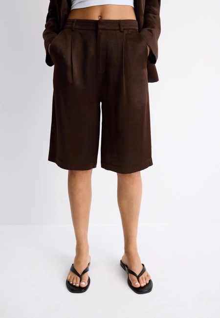 Stradivarius Атласные шорты с защипами