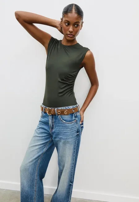 Ремень с металлическими люверсами