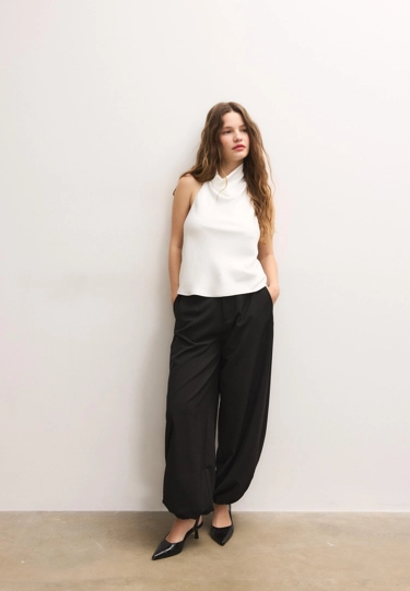 Stradivarius Атласный топ с горловиной халтер купить с доставкой.