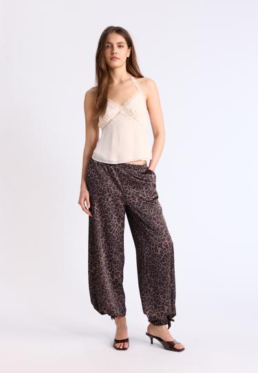 Stradivarius Атласные брюки с принтом