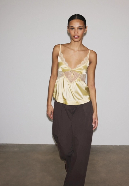 Stradivarius Атласный топ на бретелях