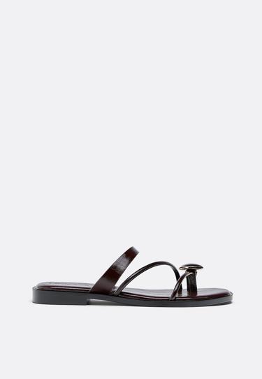 Stradivarius Сандалии на плоской подошве с декоративным камнем