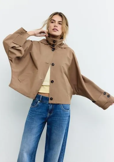 Укороченный объемный тренч с капюшоном