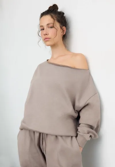 Базовая толстовка с открытыми плечами- Заказать в России