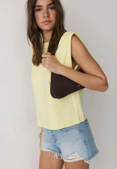 Базовая футболка с подплечниками