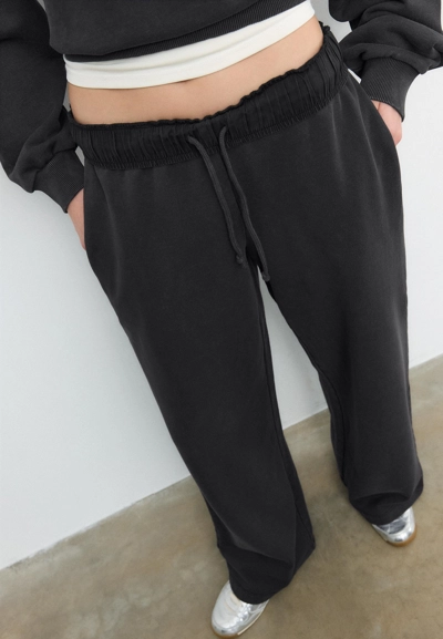 Брюки-джоггеры прямого кроя с эффектом потертости- Заказать в России