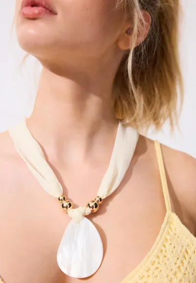 Тканевое колье под перламутр- Заказать в России