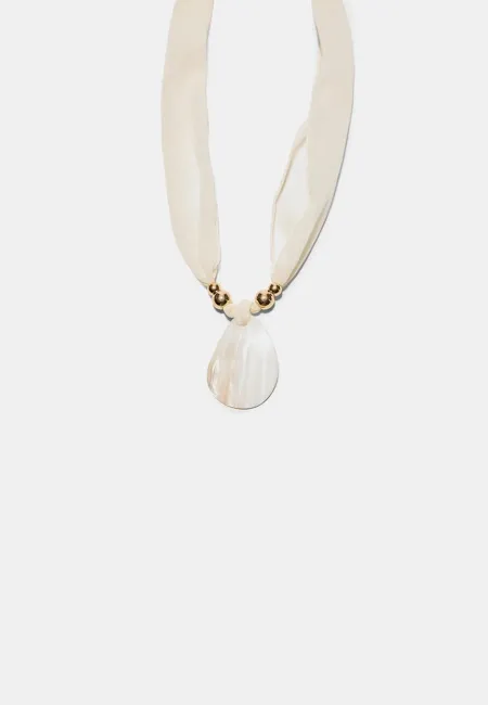 Тканевое колье под перламутр