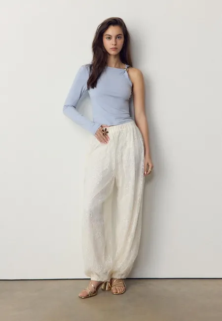 Stradivarius Асимметричная футболка с металлической пряжкой