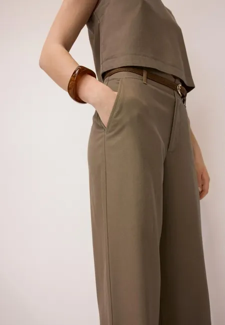 Прямые брюки под лен с ремнем