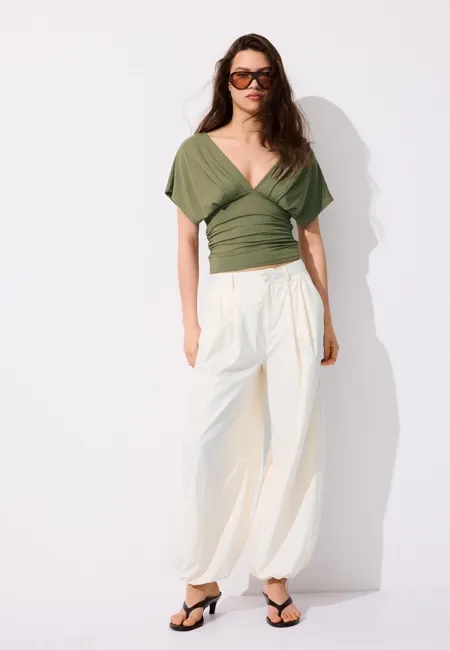 Футболка с V-образным вырезом- Заказать в России