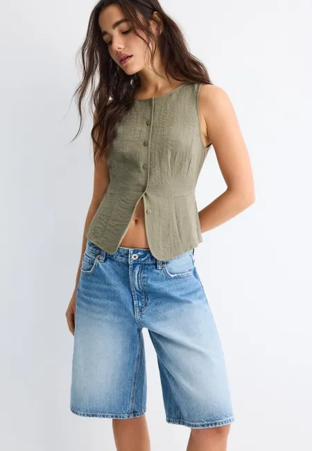 Жилет на пуговицах- Заказать в России