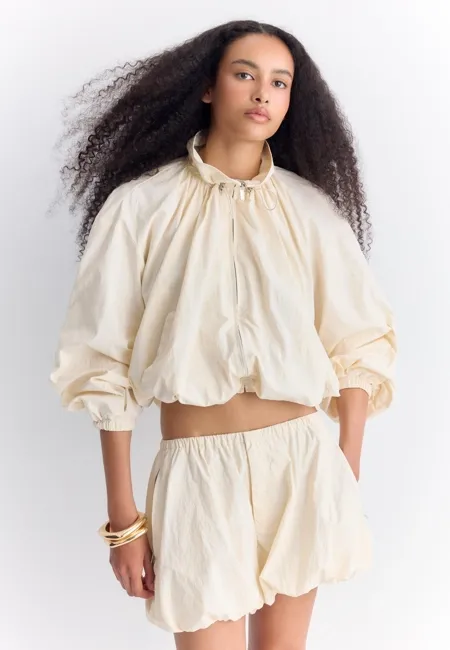 Техническая куртка с высоким воротником