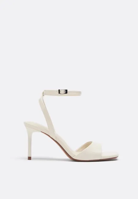 Босоножки на шпильке