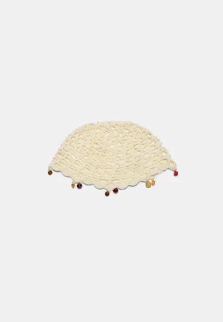 Шапочка с камнями