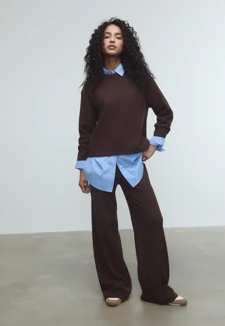 Трикотажная футболка с круглым вырезом- Заказать в России