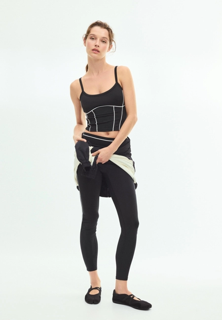 Stradivarius Укороченный топ с контрастным кантом купить с доставкой.