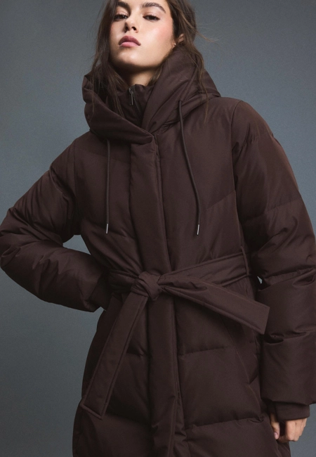 Stradivarius Стеганое пальто с поясом