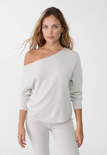 Stradivarius Толстовка из мягкой ткани с открытыми плечами купить с доставкой.