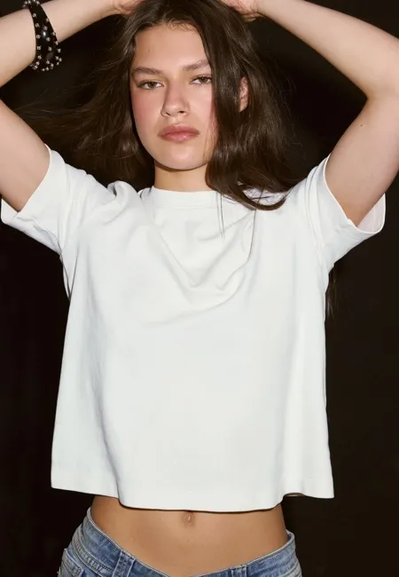 Базовая футболка классического кроя из плотного материала- Заказать в России