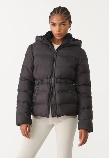 Stradivarius Стеганая куртка с капюшоном и поясом