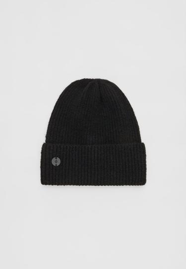 Stradivarius Шапка в рубчик с пластиной