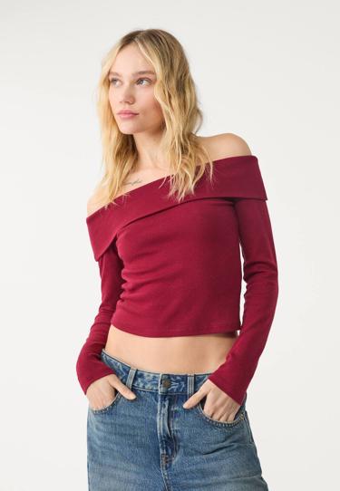 Stradivarius Топ с открытыми плечами