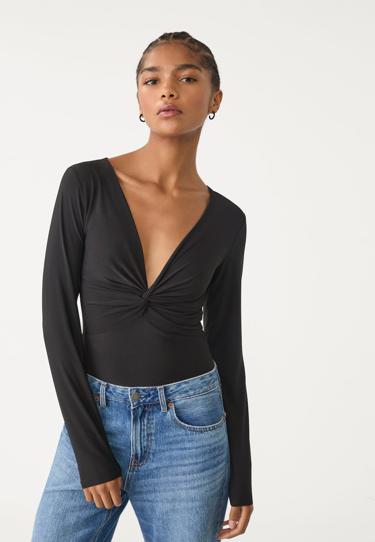 Stradivarius Боди с V-образным вырезом и сборкой