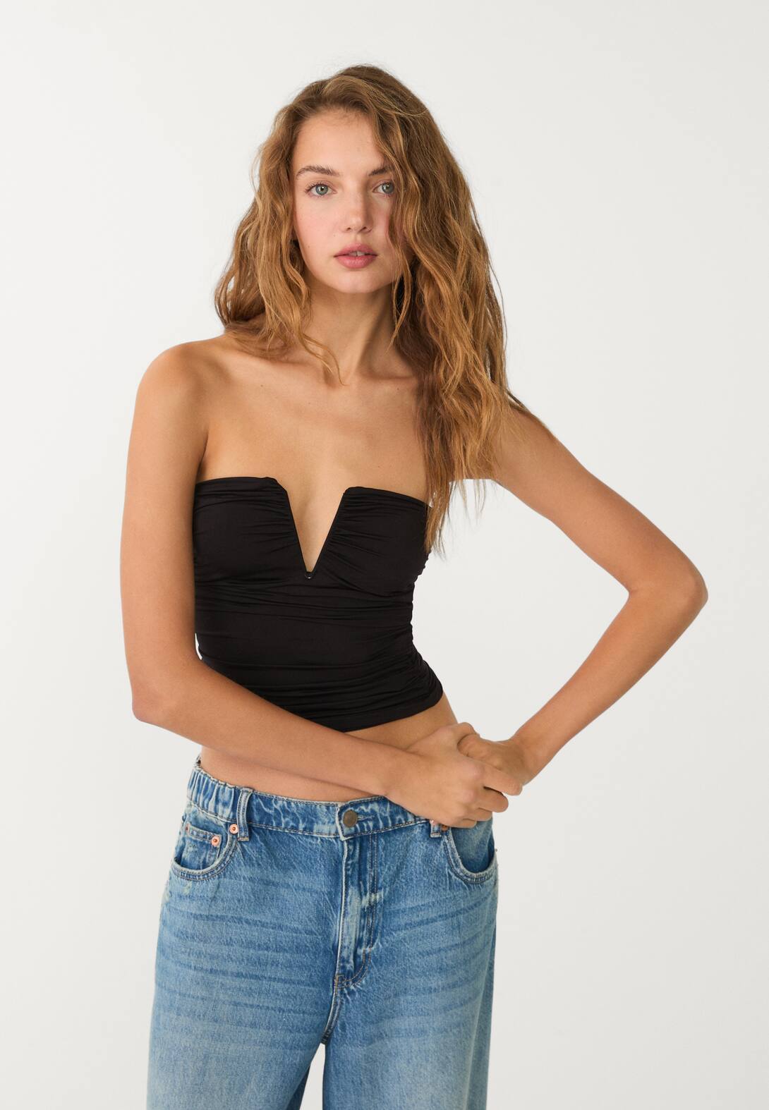 Драпированный кроп-топ с V-образным вырезом