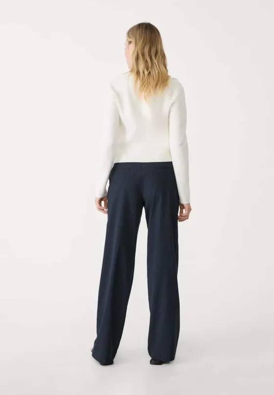 Прямые струящиеся брюки с поясом