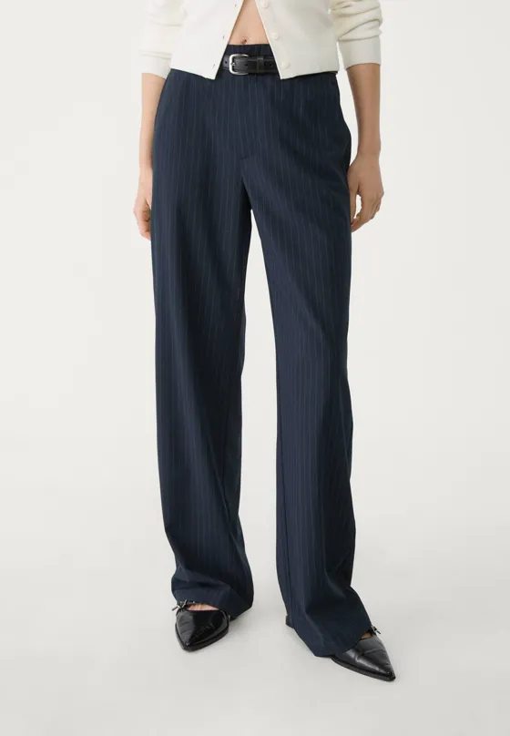 Прямые струящиеся брюки с поясом