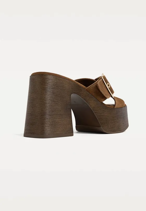 Кожаные босоножки на платформе
