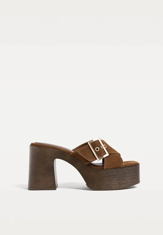 Кожаные босоножки на платформе