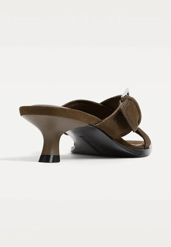 Кожаные босоножки со скрещенными ремешками