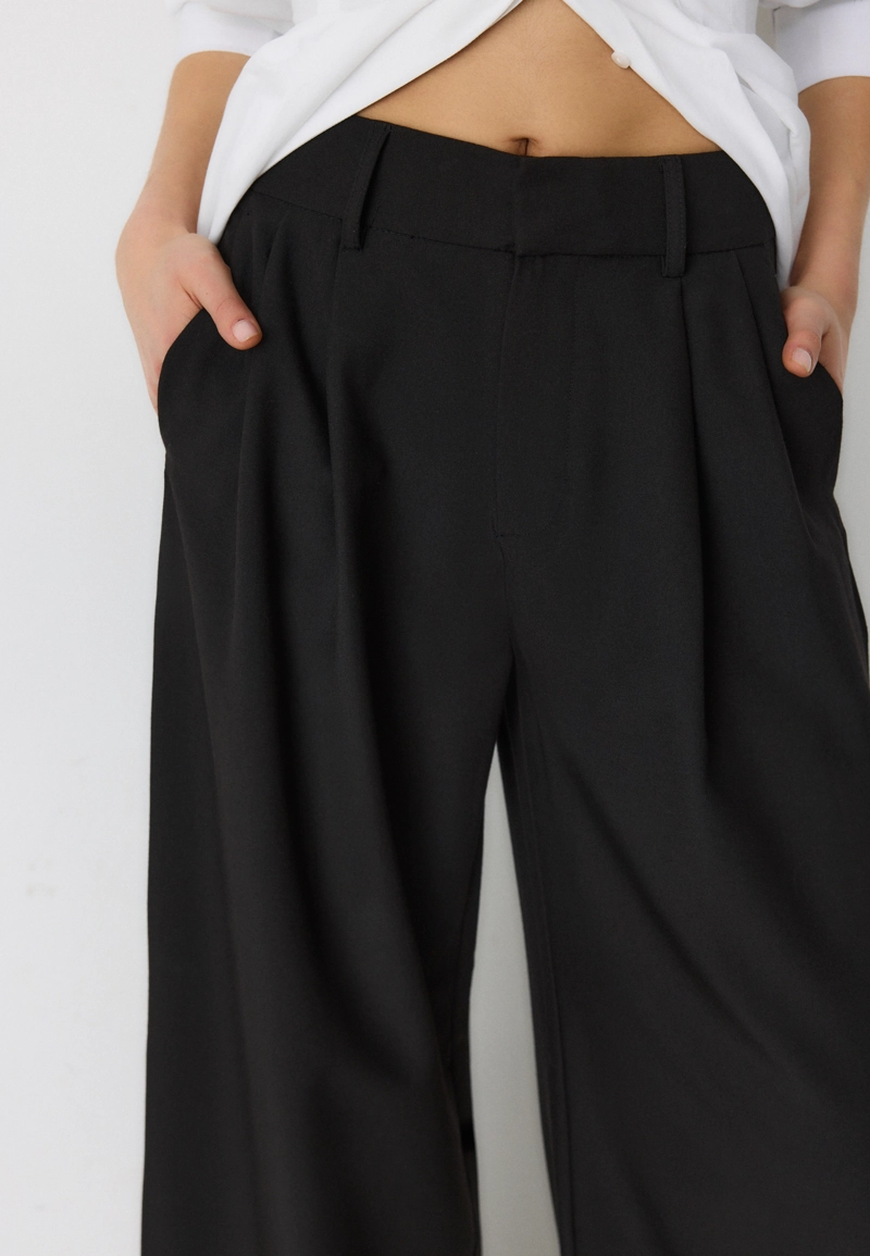 Регулируемые брюки очень широкого кроя