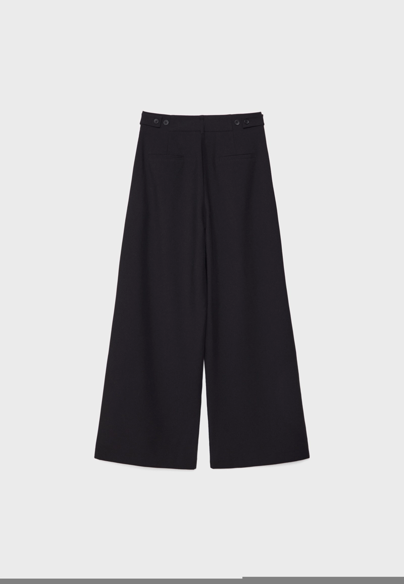 Регулируемые брюки очень широкого кроя