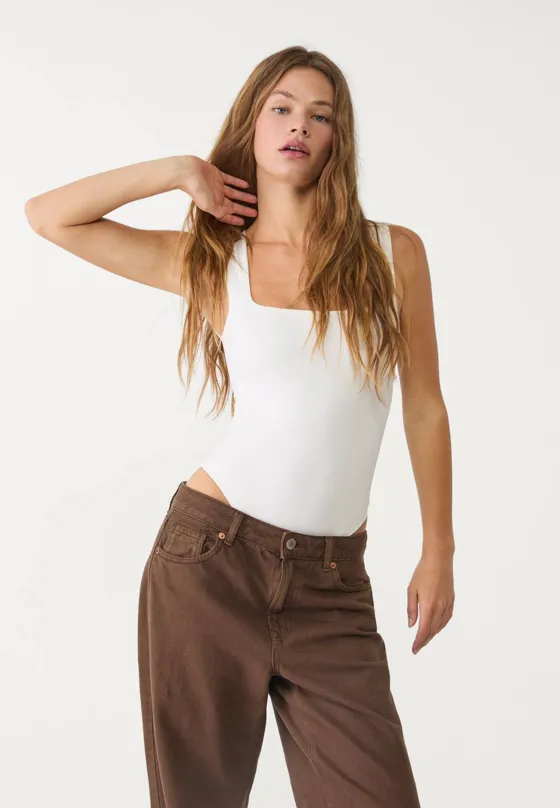 Боди с квадратным вырезом