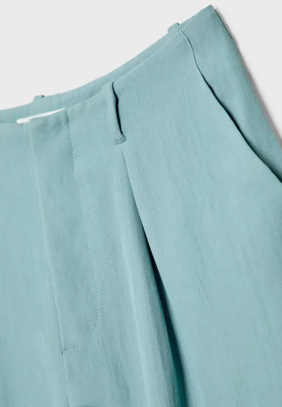 Брюки из струящейся рельефной ткани с защипами