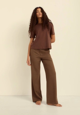 Базовая футболка классического кроя из плотной ткани- Заказать в России