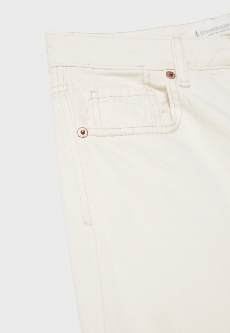 D92 Джинсы прямого широкого кроя