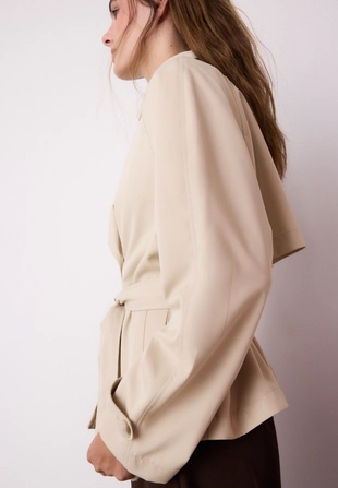 Короткий струящийся тренч с поясом- Заказать в России