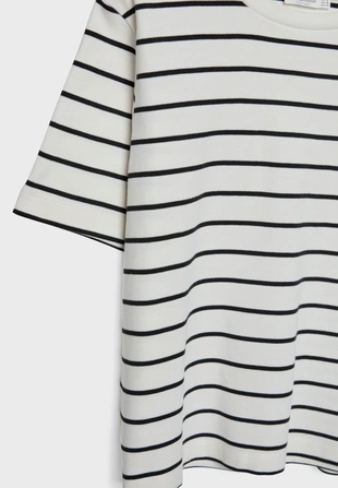 Базовая футболка классического кроя из плотной ткани в полоску- Заказать в России