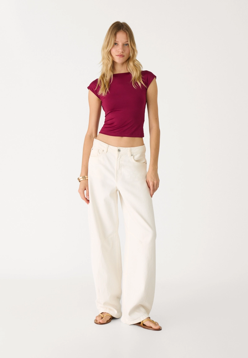 Футболка с открытой спиной