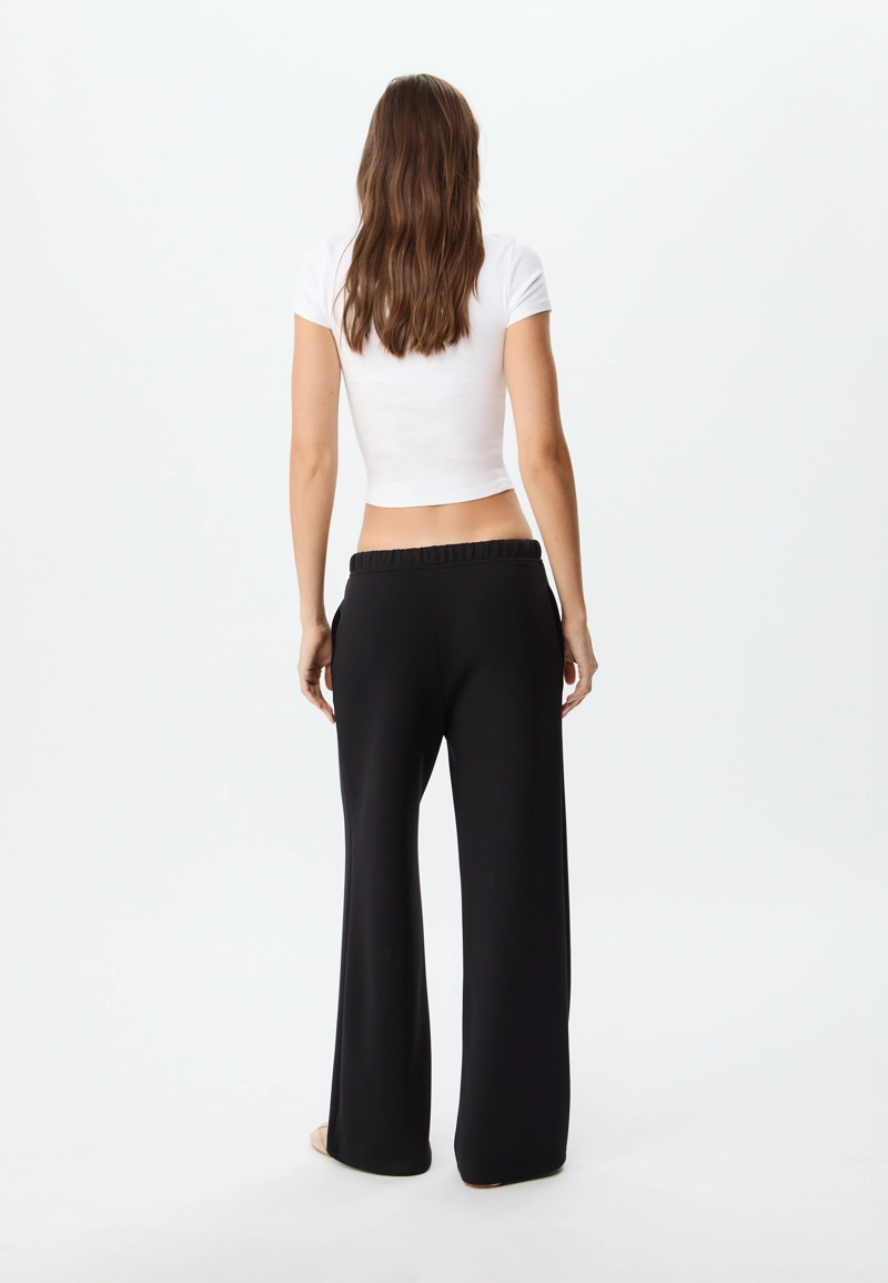 Брюки свободного кроя с мягкими нервами