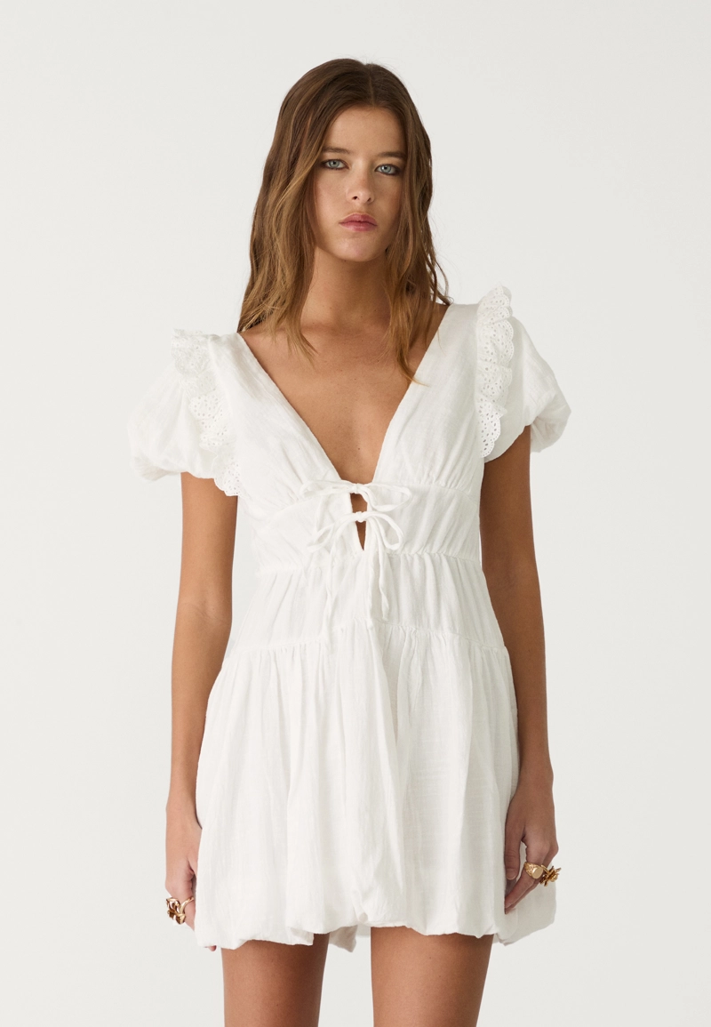 Короткое платье-баллон с короткими рукавами