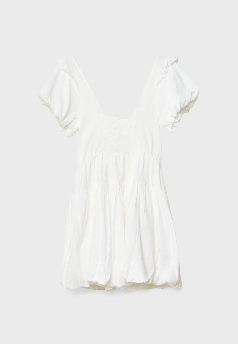 Короткое платье-баллон с короткими рукавами