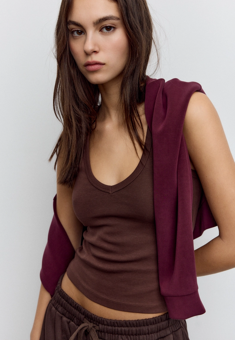 Футболка спина-борцовка с V-образным вырезом