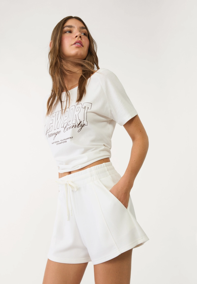 Мягкие шорты с декоративной отстрочкой