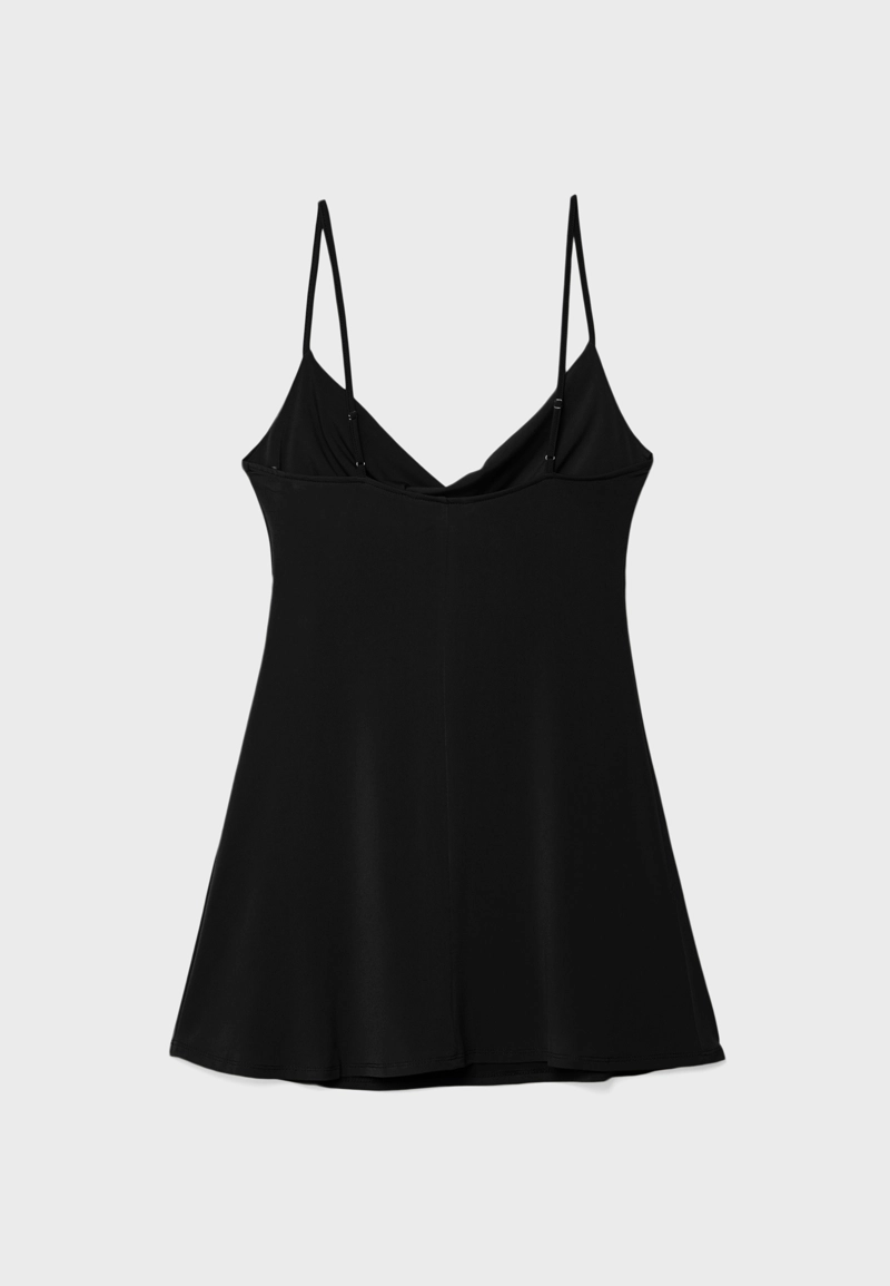 Короткое платье с плавным вырезом